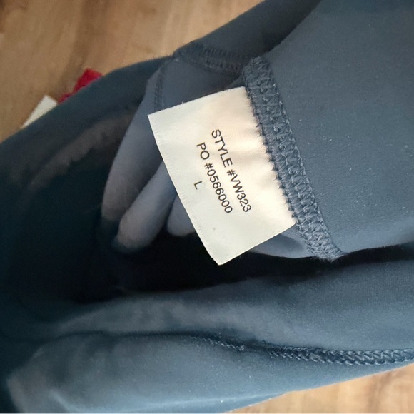 Vuori Daily Leggings - Picture 2 of 3